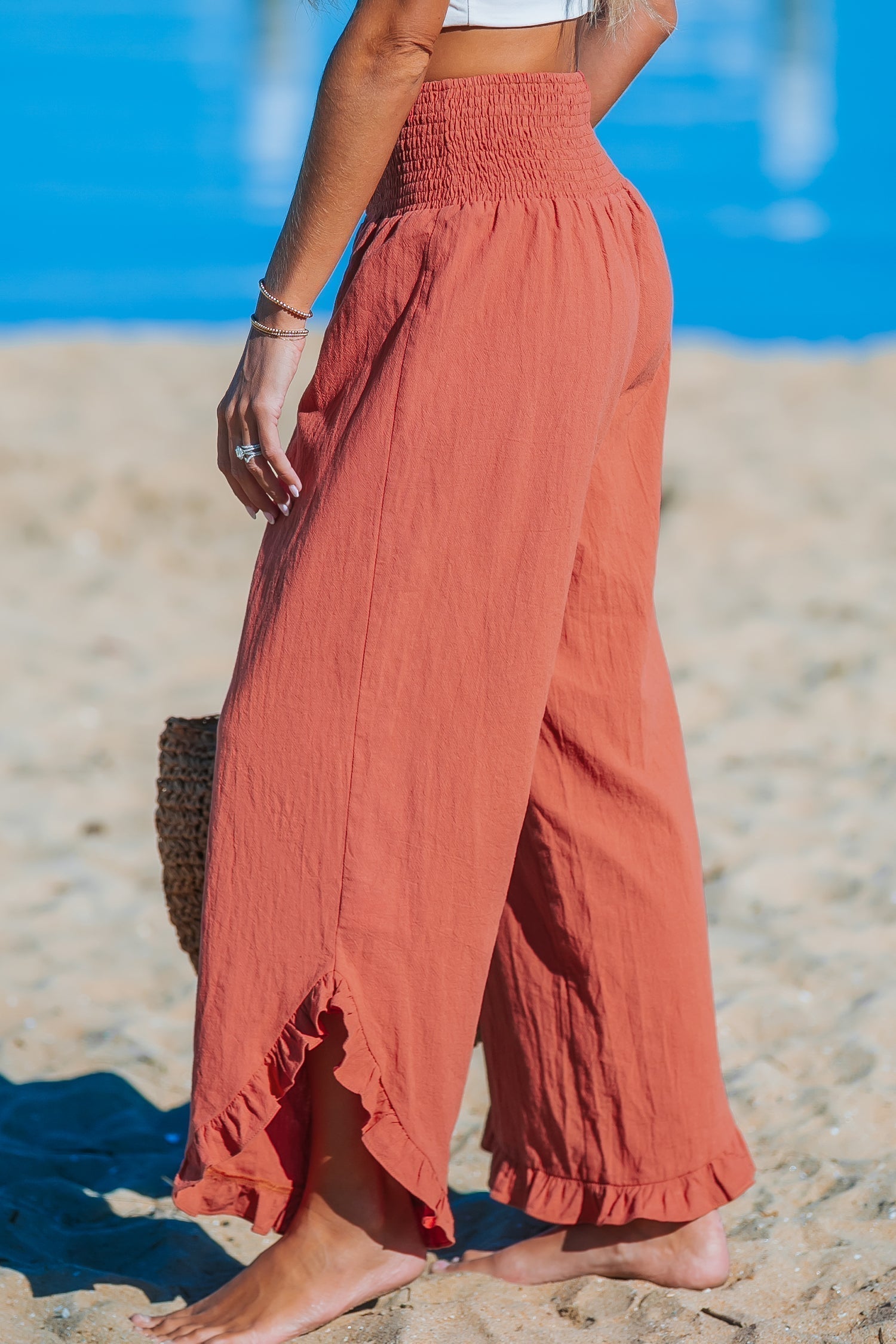 CORAL | Pantalón ancho con volantes